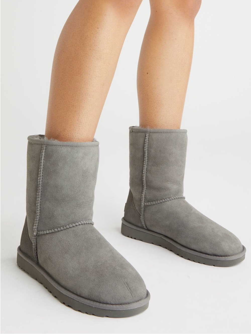 UGG Women’s Classic Short Boot, grey, size 7